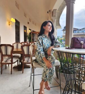 Aastha Chaudhary Instagram - Happy Sunday 💖🦄
#eveningslikethese #happyvibes 

Wearing-  @subhadra.merlecha 
Location- @paro.india

#comfortclothing #madeinindia #madewithlove 
#jaipurdiaries