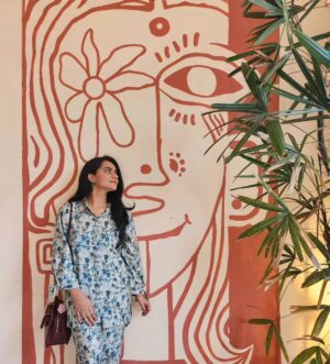 Aastha Chaudhary Instagram - Happy Sunday 💖🦄
#eveningslikethese #happyvibes 

Wearing-  @subhadra.merlecha 
Location- @paro.india

#comfortclothing #madeinindia #madewithlove 
#jaipurdiaries