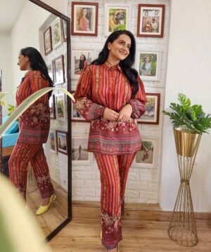 Aastha Chaudhary Instagram - Al mal tiempo, 
Buena Cara 💖🌸😇
#thoughtoftheday #gratitude 

Wearing- @labelcheti 
P.s- I'm in love with this outfit.  Specially the material.  It's super soft ,super comfortable 💖 
A must buy outfit from @labelcheti 

#summervibes #summeroutfit #coords #silk #cheti #labelcheti #aasthachaudhary