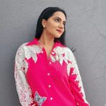 Aastha Chaudhary Instagram – Ke tera zikr hai ya itar hai 🌸💖💫
#pinkkindaday 

Wearing- @haus.of.handmade 

#coordset #handmade #handembroidery #lacework #madeinindia #indiandesigners #hausofhandmade #aasthachaudhary