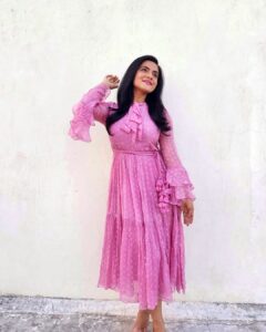 Aastha Chaudhary Instagram - On Wednesdays we wear pink 💗 🌸 #happyday #goodvibes #pinkismycolor Wearing - @seedsoffusion_india #indianbrands #indiandesigners #supportsmallbusiness #shoplocal #seedsoffusion #aasthachaudhary