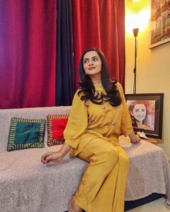 Aastha Chaudhary Instagram - Choose to shine ✨️ #believeinmagic #sparkle #yellow Mumbai, Maharashtra
