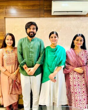 Aastha Chaudhary Instagram - Finally we met 😇🙏
Meeting @chitralekhaji & @madhavprabhuji in person remains the most surreal experience I’ve ever had.
You both had a beautiful calming energy ✨️
Hare krishna 💖
#gratitude

#devichitralekhaji #madhavprabhu #geetanjalimishra #aasthachaudhary #celebconnex