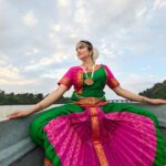 Adah Sharma Instagram - The Kerala Story 2... Kab release hogi yeh mujhe nahi pata Aur #TheKeralaStory OTT par kab aaegi yeh bhi nahi pata 🥲 Lekin is river mein bahut saare snakes hai yeh pata hai .. Maine subah dekha. and mujhe bataya gaya hai ki river mein ek crocodile hai Jo bure bacchon ko khaata hai aur agar end Tak swipe karoge toh woh tumhare ghar aa jaega ...Milne ♥️ aise yeh logon ne kaha...ok bye ⛸️🍧🍃 #100YearsOfAdahSharma HERE NOW