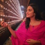 Aditi Ravi Instagram - വടക്കും നാഥന്റെ മുന്നിൽ Candid Mobile 🤳 @aditi.ravi @rahulphotoshoot @abhilash__pillaii @aswathy_abhilash2020 @rahulphotoshoot #vadakkumnathantemple #vadakkumnathan #aditiravi #rahulphotoshoot #rahulthankachan #malikappuramphotographer Vadakkunnathan Temple