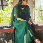 Aditi Ravi Instagram - കേരളപ്പിറവി ആശംസകൾ🌱🌴 👗 @niharikabyarya #kerala #malayalee #nature