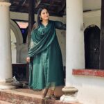 Aditi Ravi Instagram - കേരളപ്പിറവി ആശംസകൾ🌱🌴 👗 @niharikabyarya #kerala #malayalee #nature