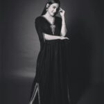 Aditi Ravi Instagram - 🥀🥀🥀 Stylist : @styledby_mk_ @mehaka_kalarikkal Photography : @premsampaul Makeup : @sreegeshvasan_makeupartist Accessories: @priya_anokhi_ Costume : @mahekdesigns Studio : @tinyturtle.media #new #instagood #red