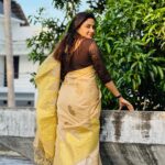 Aditi Ravi Instagram - adichumatal of amma’s saree 😎✌️ #howsit ? #instagram #morning #post #smile #peaceout ✌️#sunshine