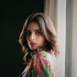 Aisha Ahmed Instagram - . 4 days to go for #MinusOne New Chapter ✨ Promotion day- couldn’t decide one so here’s a carousel. . HMU by @krishnakami Asst by @minikami1 Styled by @ojaskolvankar Asst by @nahidnawaaz Photographer- @adarshjogani Outfit deets- Blazer @labelrsvp Skirt @431_88 Bangles @radhikaagrawalstudio