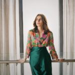 Aisha Ahmed Instagram - . 4 days to go for #MinusOne New Chapter ✨ Promotion day- couldn’t decide one so here’s a carousel. . HMU by @krishnakami Asst by @minikami1 Styled by @ojaskolvankar Asst by @nahidnawaaz Photographer- @adarshjogani Outfit deets- Blazer @labelrsvp Skirt @431_88 Bangles @radhikaagrawalstudio