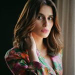 Aisha Ahmed Instagram - . 4 days to go for #MinusOne New Chapter ✨ Promotion day- couldn’t decide one so here’s a carousel. . HMU by @krishnakami Asst by @minikami1 Styled by @ojaskolvankar Asst by @nahidnawaaz Photographer- @adarshjogani Outfit deets- Blazer @labelrsvp Skirt @431_88 Bangles @radhikaagrawalstudio