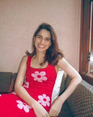Aisha Ahmed Instagram - .
Big smiles and a very nervous but excited heart for the trailer release of #MinusOne tomorrow. 🫶🏼
.
Pictures by @ridgefernandes clicked on his sisters digiCam at home.