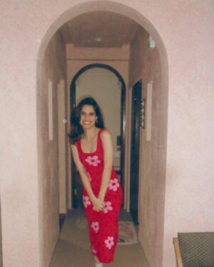 Aisha Ahmed Instagram - .
Big smiles and a very nervous but excited heart for the trailer release of #MinusOne tomorrow. 🫶🏼
.
Pictures by @ridgefernandes clicked on his sisters digiCam at home.