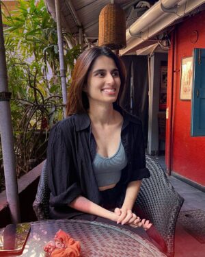Aisha Ahmed Instagram - .
Daydreaming about meet cute 🥰