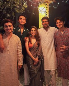 Aisha Ahmed Instagram - . Late Diwali post ✨ Note to self- don’t share pictures with the group otherwise they’ll all end up posting before you 🥲
