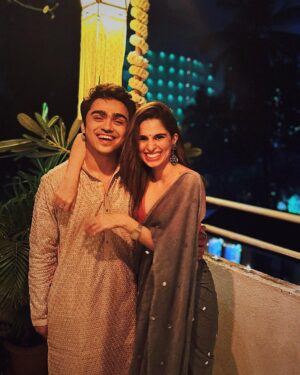 Aisha Ahmed Instagram - . 
Late Diwali post ✨ 
Note to self- don’t share pictures with the group otherwise they’ll all end up posting before you 🥲