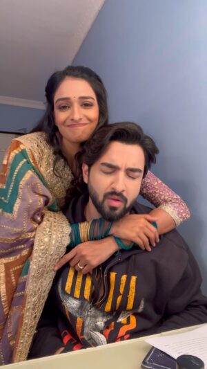 Aishwarya Khare Instagram - Khush Rehna Chata Hu 😂🤣

#reels #rishmi