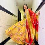 Aishwarya Khare Instagram - ♥️💛 @aishwarya_khare . . Styled By:- @nehaadhvikmahajan 👗Outfit:- @neerusindia