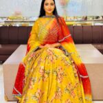 Aishwarya Khare Instagram - ♥️💛 @aishwarya_khare . . Styled By:- @nehaadhvikmahajan 👗Outfit:- @neerusindia