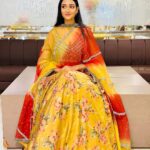 Aishwarya Khare Instagram - ♥️💛 @aishwarya_khare . . Styled By:- @nehaadhvikmahajan 👗Outfit:- @neerusindia