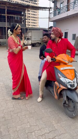 Aishwarya Khare Instagram - Very Smart hmmmmm 😂🤣

#reels #funnyreels #rishmi