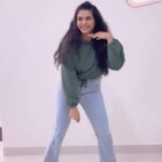 Akshata Sonawane Instagram - #collaboration with @royalstagliveitlarge Guys, it’s time to dance the night away on this amazing party anthem of the year, Hoodie for the #RoyalStagBoomboxChallenge! 🎶 You can be a part of the tribe too! Participate by sharing your moves on the Hoodie song audio and tagging @RoyalStagLiveItLarge with #RoyalStagBoomboxChallenge. What’s more? The best entries stand a chance to win exciting prizes*! To listen to the full track of Hoodie, follow @royalstagliveitlarge and hit link in their bio! *T&C Apply #RoyalStagBoombox #Hoodie #LiveItLarge #GenerationLarge #NikhitaGandhi #Bali #AD