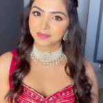 Akshata Sonawane Instagram - My stunner @akshatasonawane who loves subtle ❤️ Dewy look for her Mehendi Client:@akshatasonawane MUA:@nattapatta_by_trupti Hairstyle: @glitz_n_glam_by_priyanka . . . . #mua #makeupartist #mehendilook #dewymakeup #dewymakeuplook #makeuptransition #weddingseasonmakeup #weddingmakeupinspiration #makeupinspo #mehendimakeup