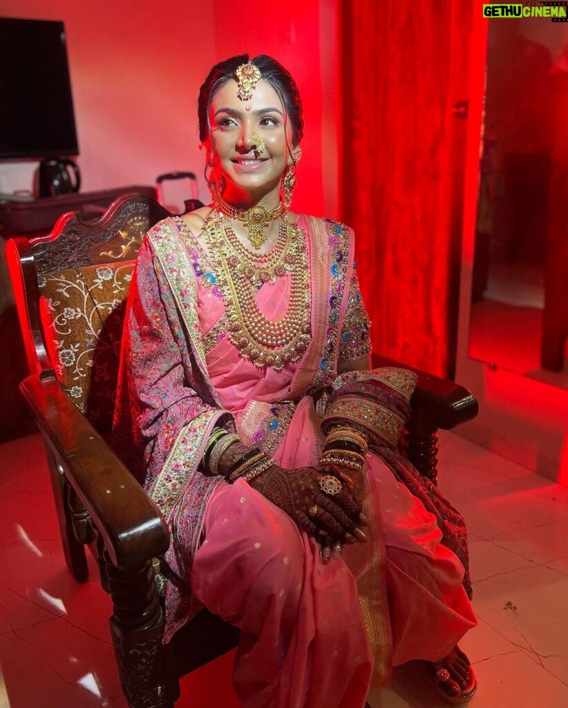 Akshata Sonawane Instagram - Less is more ✨ A minimal royal look for @akshatasonawane 💕 Fresh dewy look to complement those hues of pink. It was fun dolling her up 💖 . #weddingmua #muabride #bride #wedding #hairstyles #hairart #hairoftheday #explore #trending #makeupandhair #maharastrianbride #indianbride #royalmakeup #dewylook #glam #bridalglam #haldifit #bridalmakeup #mumbaimakeupartist #bridallook #pujathakkar #royallook Mumbai - मुंबई