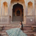 Alanna Panday Instagram - Did a little Pre-Wedding Shoot with @hellomagindia Shot by @thehouseontheclouds Wearing @falgunishanepeacockindia Jewellery @outhousejewellery Styled by @stylebyami Location @sixsensesfortbarwara Six Senses Fort Barwara