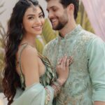 Alanna Panday Instagram - Tropical Rainforest couture by @rahulmishra_7 for our Tropical Oasis Mehndi 🌿 🦜🦒 Shot by @thehouseontheclouds Styled by @stylebyami Jewellery @shriparamanijewels