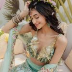 Alanna Panday Instagram - Tropical Rainforest couture by @rahulmishra_7 for our Tropical Oasis Mehndi 🌿 🦜🦒 Shot by @thehouseontheclouds Styled by @stylebyami Jewellery @shriparamanijewels