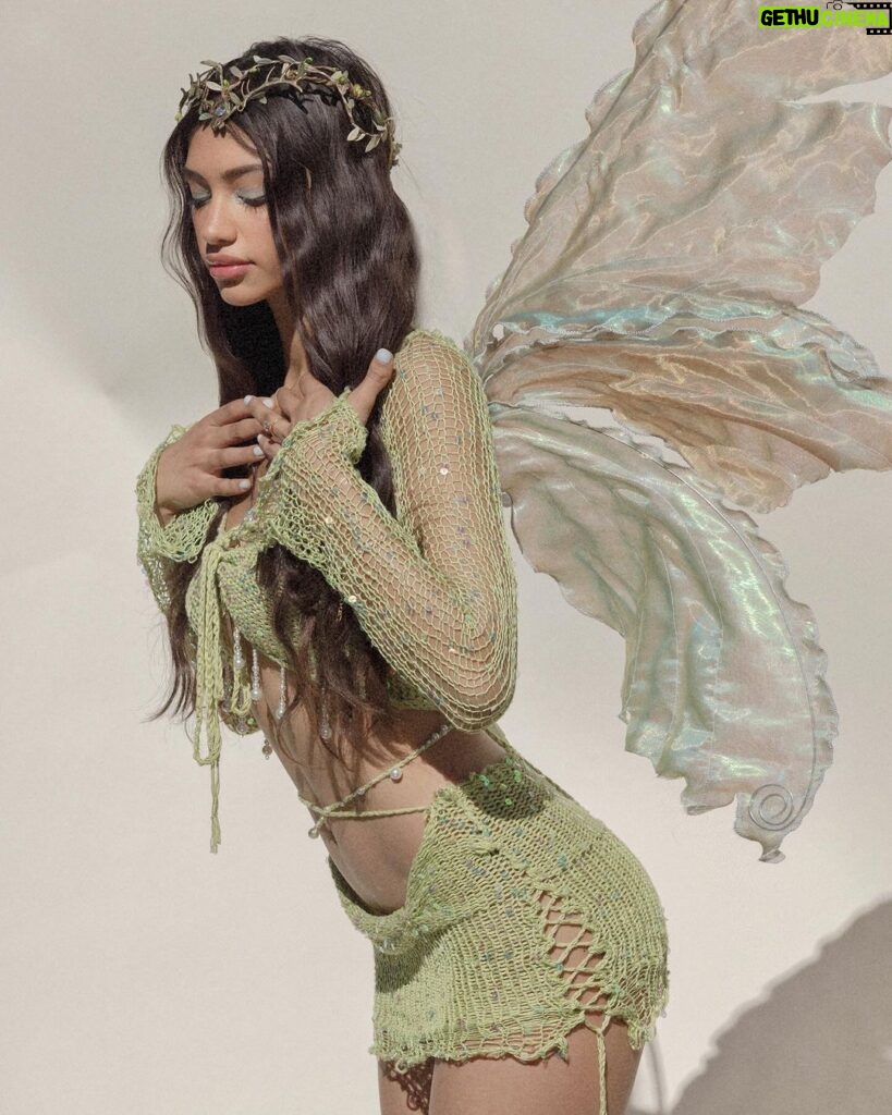 Alanna Panday Instagram - Tinker Bell 🧚🏻 Pixie Hollow