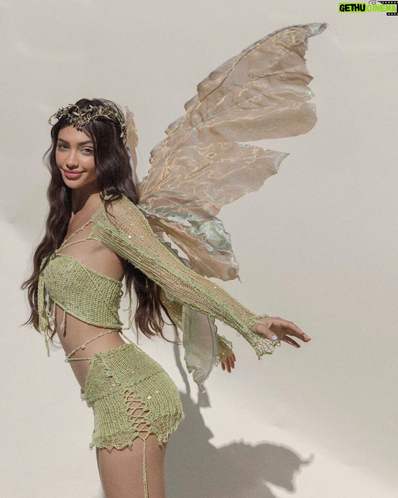 Alanna Panday Instagram - Tinker Bell 🧚🏻 Pixie Hollow