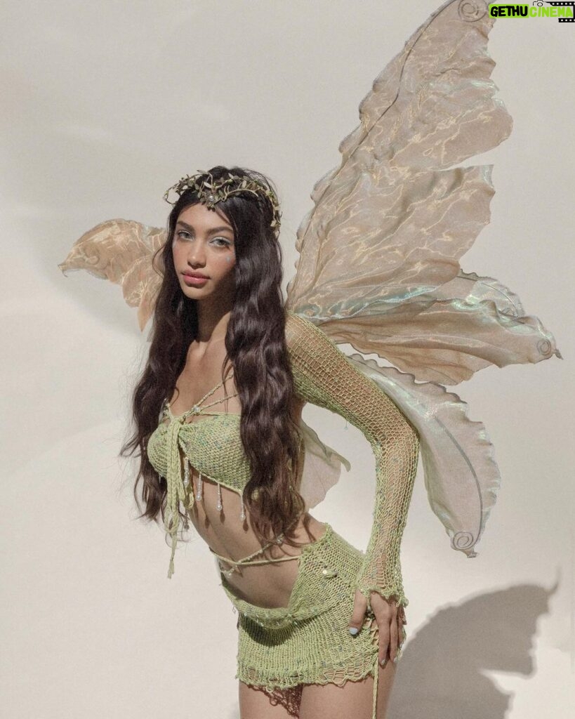 Alanna Panday Instagram - Tinker Bell 🧚🏻 Pixie Hollow