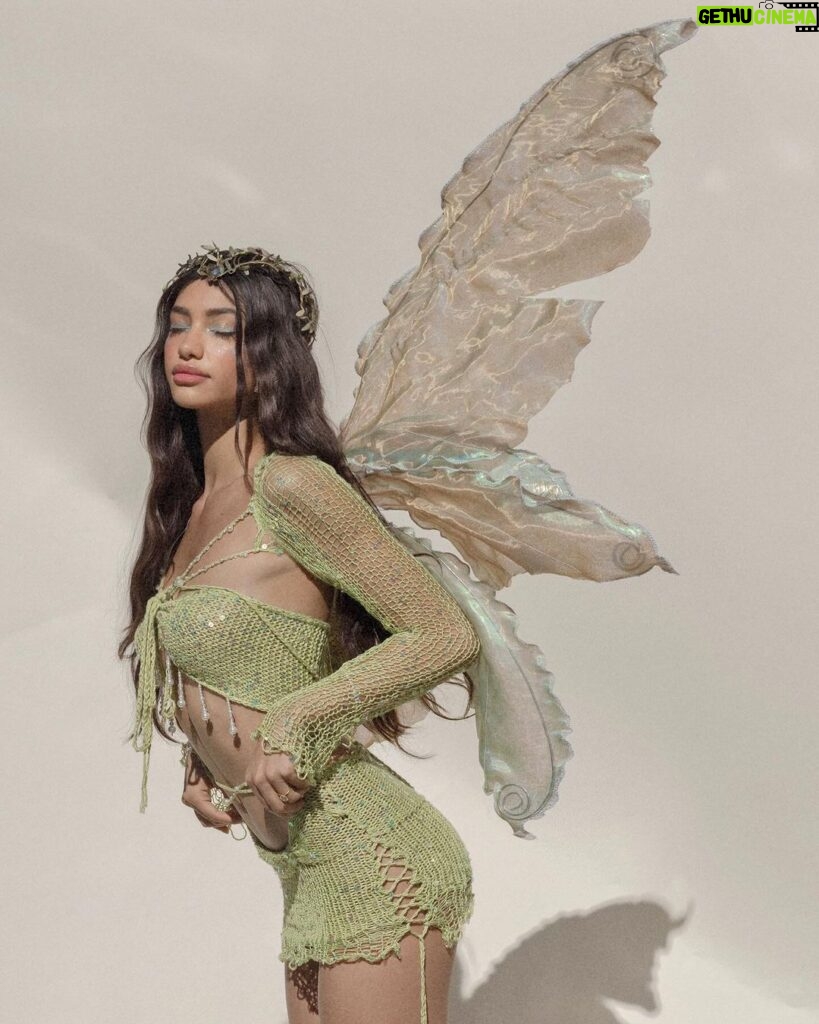 Alanna Panday Instagram - Tinker Bell 🧚🏻 Pixie Hollow