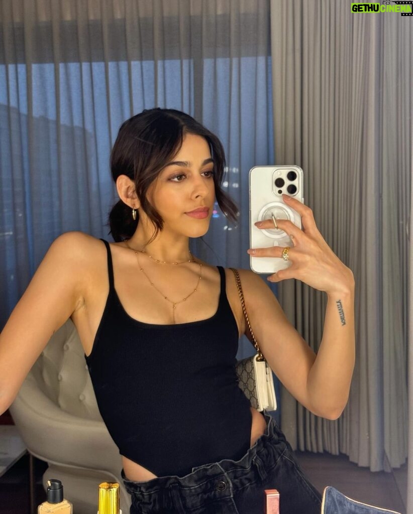 Alaya F Instagram - Who doesn’t love a quick mirror selfie 🤷🏻‍♀