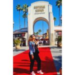 Aleeza Khan Instagram - Hollywood!!!! Where dreams Come true .... LOS ANGELOS CALIFORNIA.📍 YES I SAW A DREAM , AND I MADE IT COME TRUE. SINCE CHILDHOOD ALWAYS BEEN A FAN OF HOLLYWOOD MOVIES AND TV SHOWS. FROM BEING AS OLD 5YRS OLD TILL DATE. WHO SAYS DREAMS DONT COME TRUE... IF YOU HAVE THE COURAGE TO DREAM BIG AND MANIFEST IT EACH DAY AND NIGHT. IT TAKES QUITE A LONG PROCEDURE .. BUT IT DOES COME TRUE AGE NO LIMITS!!! TOTALLY BLESSED !! SPEECHLESS OUT OF WORDS .!!! SUPER EXCITED FOR THE @unistudios .WHAT A WONDERFUL DAY OUT AT THE STUDIOS. WORTH EVERY PENNY. TIMINGS 9AM TO 6PM ITS A HUGE PROPETY TAKES UR ENTIRE DAY !!!! STARTS FROM 100$ goes upto 170$ ( FOR GENERAL ENTRY) AND 200$ to 250 ( EXPRESS PASS SINGLE ENTRY TO UNLIMITED PASS) #TIP: EITHER START EARLY / OR IF U DONT WANNA WASTE TIME IN WAITING TAKE TYE EXPRESS PASS. #TIP: STARTS AT 9AM , ITS A HUGE PLACE, TO EXPERIENCE EVERYTHING AND NOT MISS OUT ON ANYTHING START UR DAY EARLY ..EARLY AS 7AM FINISH UR BREAKFAST AND GET READY AND LEAVE BY 8AM. TO BE THERE SHARP BY 9AM. FOOD WATER BOTTLES CAN BE TAKEN INSIDE, INCASE IF YOU WANNA SAVE UR EXTRA BUCKS AND TIME, CARRY UR OWN FOOD. OTHERWISE, FOOD, RESTAURANTS, COFFE SHOPS,UR FAVOURITE STARBUCKS TOO... EVERYTHING IS AVAILABLE INSIDE.SHOPPING FROM UR FAVOURITE MOVIE STORES US ALSO AVAILBLE. ABSOLUTELY 💯 💯 💯 MEET ALL UR FAVOURITE CHILDHOOD CHARACTERS, FAVOURIYE MOVIE SETS , RIDE EXPERIENCE, THEME PARKS, ETC. EVERYTHING AT ITS BEST!!! FROM TRANSFORMERS TO HARRY POTTER,FROM THE MUMMY TO JURASSIC WORLD , TO NINTENDO WORLD, SUPET MARIO BROS, NINJA TURTLE . FROM HOGWARTS TO SIMPSONS, SCOOBY DOO ,TO KRUSTYLAND, EVERTHING WAS JUST SO PERFECT !!! MEETING MY FAVOURITE TRANSFORMERS SHAKING HANDS TO DANCING WOTH THEM , MADE MY DAY 🤩🤩🤩 #universalstudios #themepark #hollywood #losangeles #california #transformers #themummy #Harrypotter #hogwarts #Hogwartsexpresss #nintendo #supermario #mario #scoobydoo #simpsons #jurassicpark #jurassicworld #krustyland #ninja #ninjaturtles #lifeofpets #lifeofadventure Universal Studios Hollywood