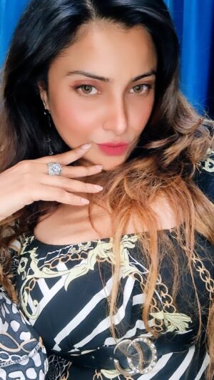 Aleeza Khan Instagram - Hey guys, Are you looking to make daily profits? 💰

Join @vsgranbir, Asia’s #1 Sports Analyst Vikram Singh Gandhi AKA Ranbir Roy. One of the oldest Cricket Analyst in India. 

Start winning today 🤑
Telegram link :
 https://t.me/RANBIRROYOFFICE

Instagram link : 
@vsgranbir 

#vsg #ranbirroy #vikramsinghgandhi #games #Sports #sportsanalist #asia #India #dubai #onlinegaming #King 
#mentor #gamechamp #game #gamechanger