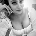 Aleeza Khan Instagram - Just for funnn !!!!💜💜💜 Video edits by @mudassirtanwarr Great work buddy !!! Cheers stay blessed