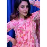 Aleeza Khan Instagram - Don’t worry if people think you’re crazy. You are crazy. You have that kind of intoxicating insanity that lets other people dream outside of the lines and become who they’re destined to be.” Mumbai, Maharashtra