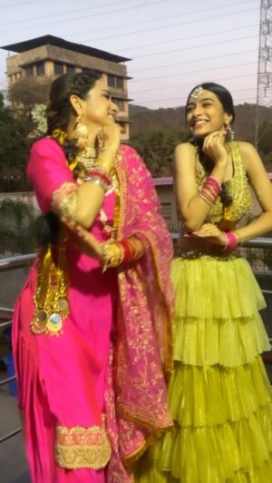 Amandeep Sidhu Instagram - Chandni Aur Nisha ki Jodi🫶🏻 
.
Kesa Laga hamara Reel ?♥️
#chandni #nisha #drashtibhanushali #amandeepsidhu