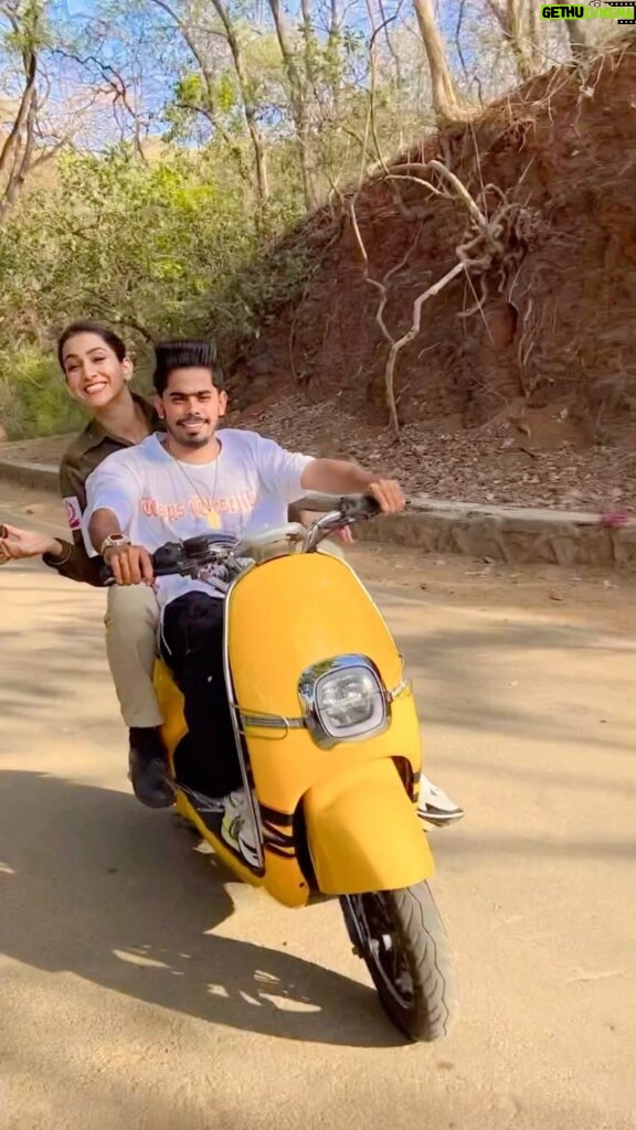 Amandeep Sidhu Instagram - Chandni chopra enjoying bike ride with chotu pandey ❤ #chotupandey #amandeepsidhu #chashni Big bro @rupesh.sonar ❤😍