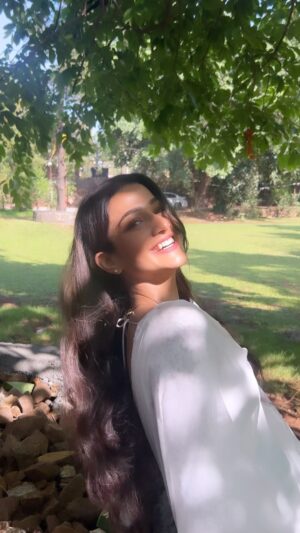 Amandeep Sidhu Instagram - Just living Chandni’s life🫶
.
.
.
.
.
.
.
#amandeepsidhu #chandni #mitwa #trendingreels #shridevijiforever #toodles
