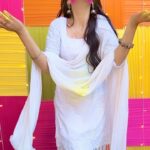 Amandeep Sidhu Instagram - Wishing you all a very very happy and safe HOLI🫶 . . . . . #amandeepsidhu #happyholi #toodles