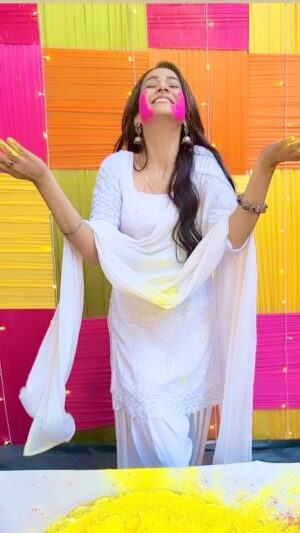 Amandeep Sidhu Instagram - Wishing you all a very very happy and safe HOLI🫶
.
.
.
.
.

#amandeepsidhu #happyholi #toodles