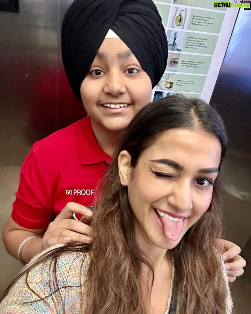 Amandeep Sidhu Instagram - So I’ve had the best 2 days of my life. 1. I and mom did darshan after standing in queue for 3 hrs . 2. Muffin in his usual behaviour. 3.I and ishav going for morning darshan at 5 . 4. We did the beautiful darshan ofcourse I cried 🙈 5. Nothing just adoring myself🙈 6. Exploring like a tourist😂 7. We had the best misalpav and wadapav in Nashik. 8. Nothing much just in his usual behaviour told you😂 . . . #amandeepsidhu #familytime #trimbakeshwar #toodles