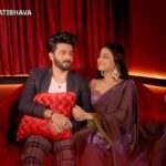 Amandeep Sidhu Instagram - Raghav aur Siya ko to aap jaan hi chuke hain, lekin wo ek-doosre ko kitni achchhi tarah jaante hain, aaiye ye bhi dekh lete hain ek fun quiz ke zariye! Dekhiye #SaubhagyavatiBhava, Somvaar se Shanivaar, raat 10 baje #StarBharat par. @dheerajdhoopar @amandeep_sidhu___ @karanvirbohra @k_chanakya @sachinpandey2612 @anshumania @bombayshowstudios