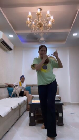 Amandeep Sidhu Instagram - Muffin is still in shock 😂😂
.
.
.
.
.
.
#amandeepsidhu #reels #trendingreels #toodles