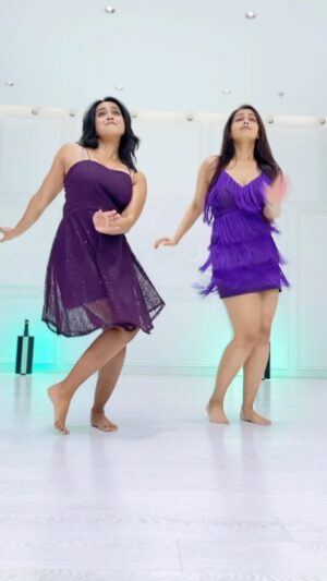 Amika Shail Instagram - Zara zara touch me💜💜💜
Dc @aakanksha5678 (me)
.
.
.
#zarazaratouchme #dancetrend #girlsdance #aakankshatripathi #amikashail #dancereel #dancechoreography